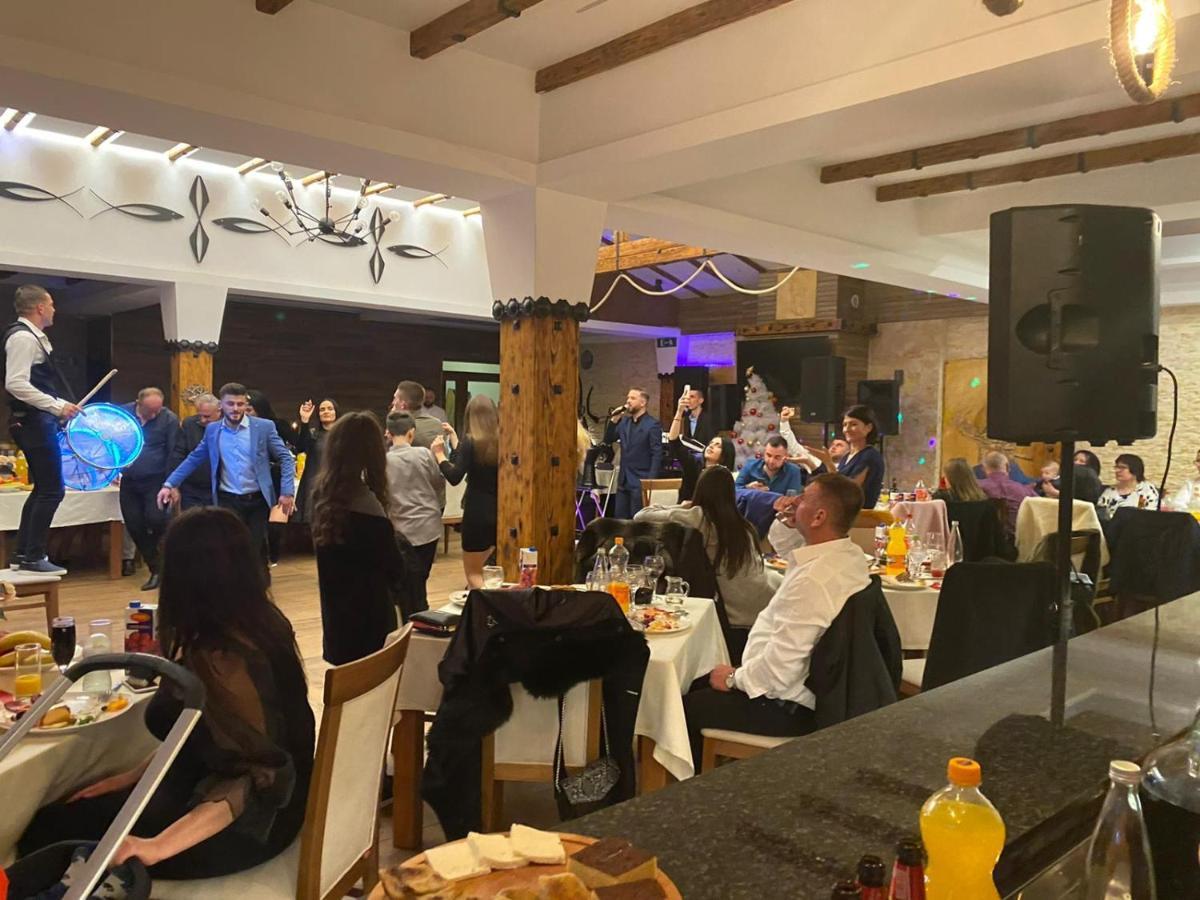 Hotel Panorama Rugove 佩奇 外观 照片