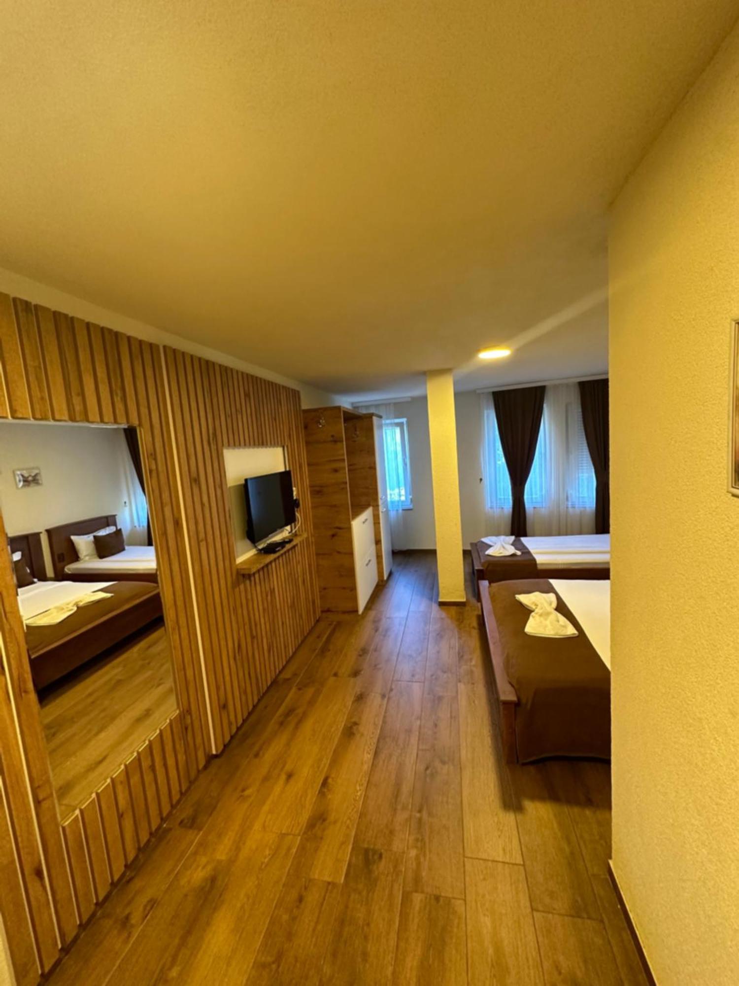 Hotel Panorama Rugove 佩奇 外观 照片