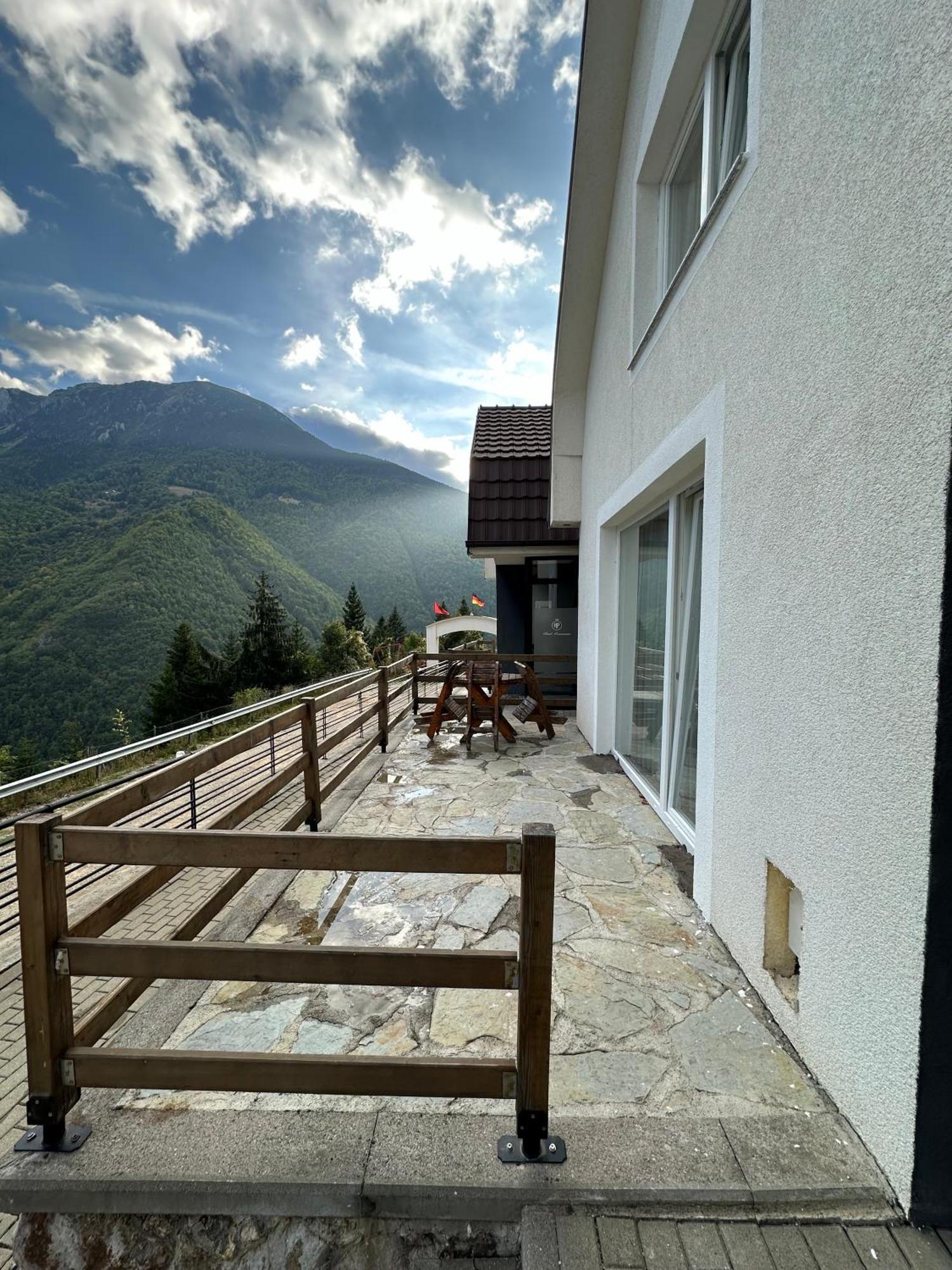 Hotel Panorama Rugove 佩奇 外观 照片