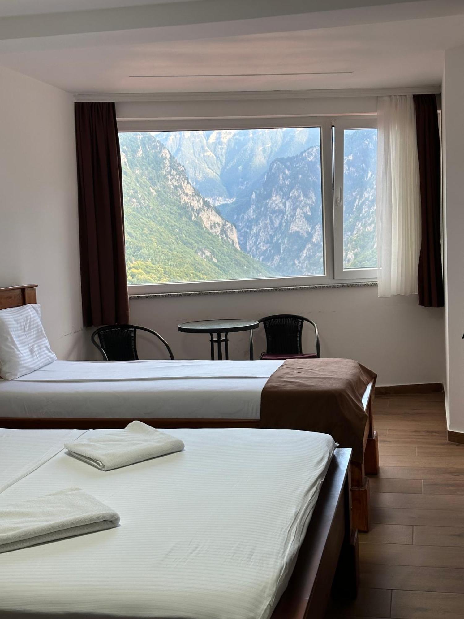Hotel Panorama Rugove 佩奇 外观 照片
