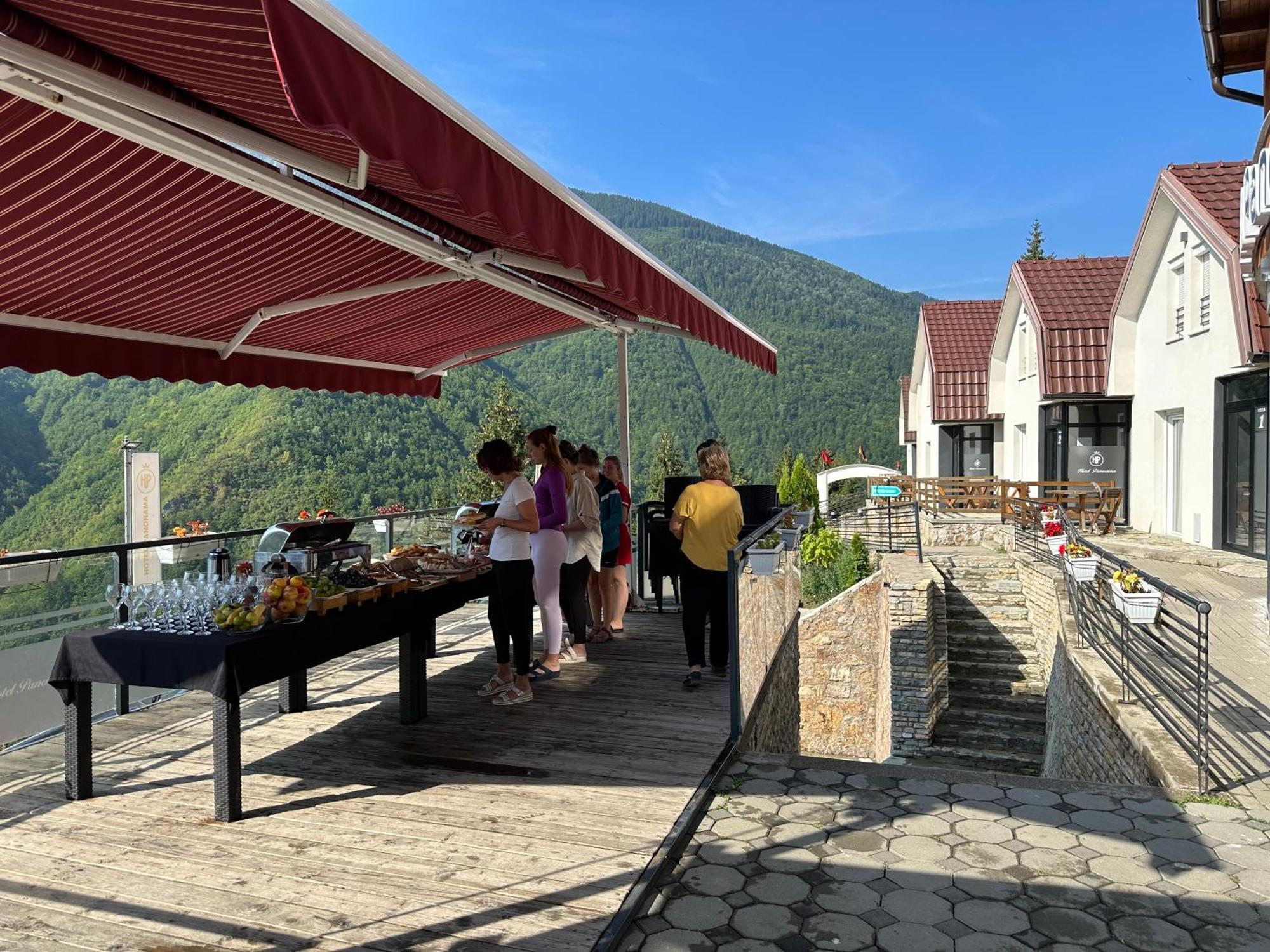 Hotel Panorama Rugove 佩奇 外观 照片