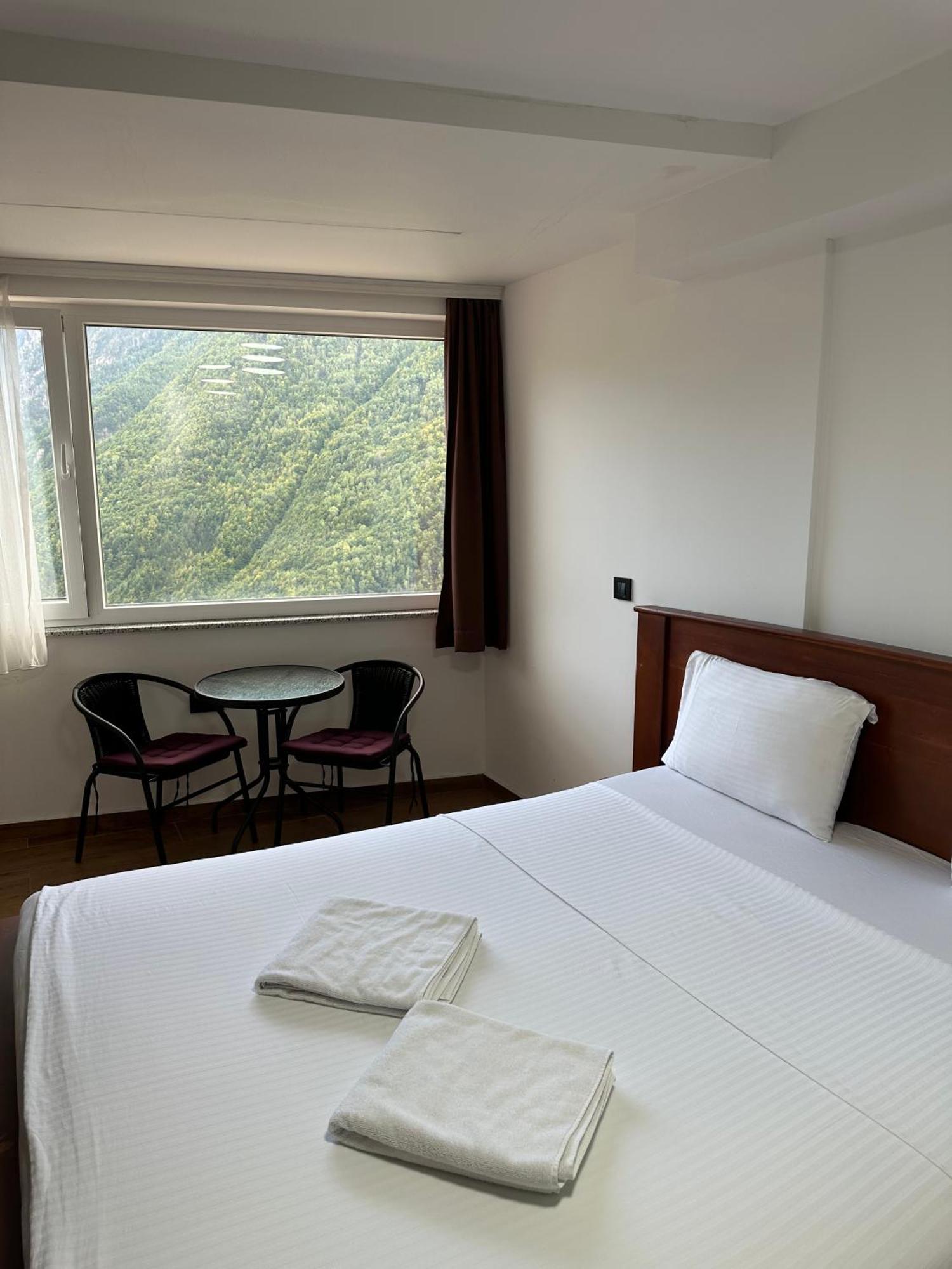 Hotel Panorama Rugove 佩奇 外观 照片