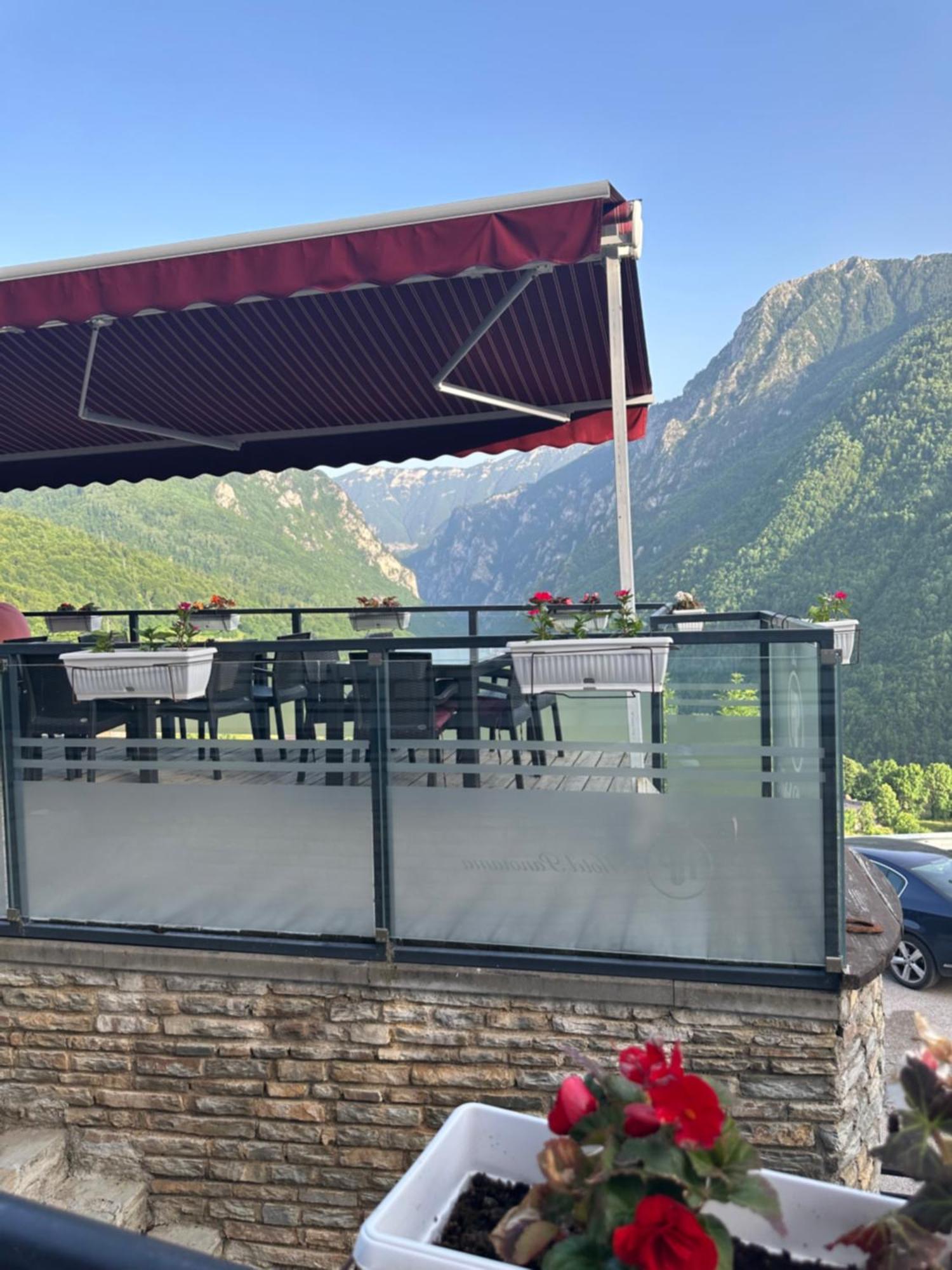 Hotel Panorama Rugove 佩奇 外观 照片